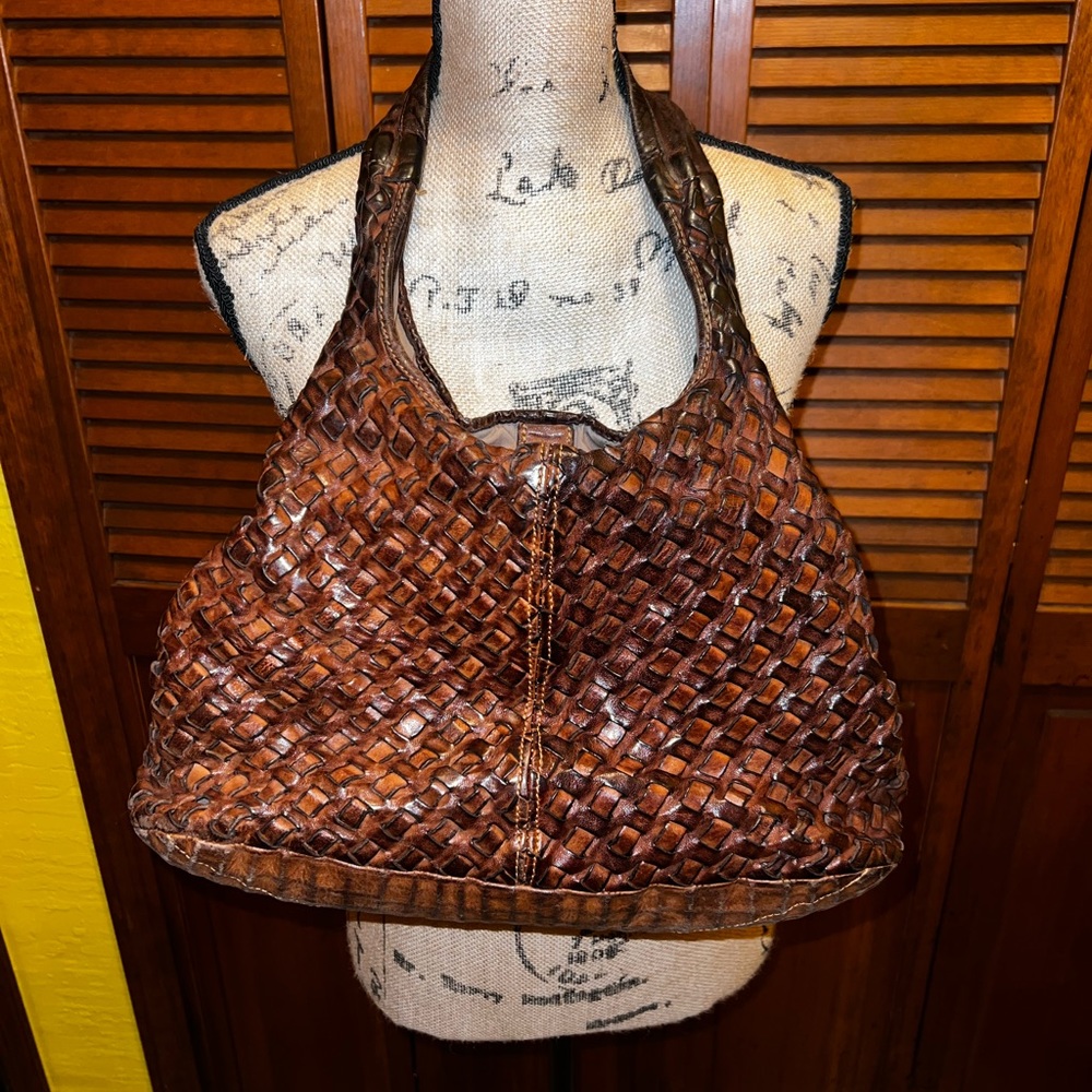 Brown leather cross hatch woven purse.